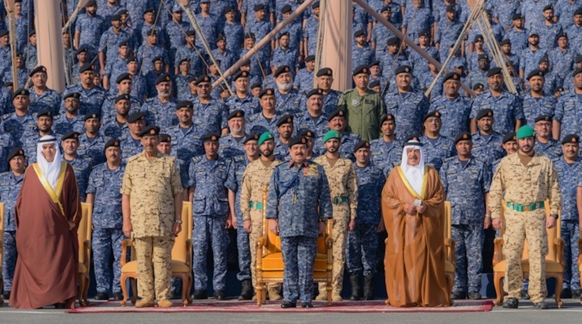 HM King visits Royal Bahrain Navy Force, praises US, UK partnerships